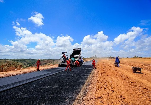 Pavimentações da Ecovia Norte recebem mais 600 metros de asfalto