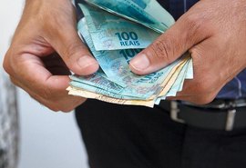 Com mais de duas folhas, pagamento do Rateio traz valorização aos profissionais da educação