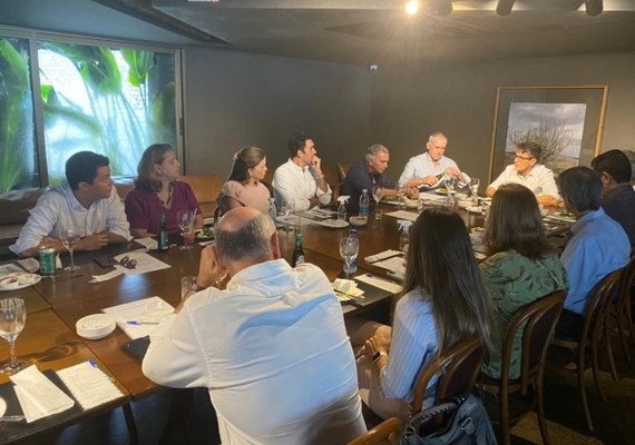 Secretária se reúne com trade turístico para discutir melhorias para o setor