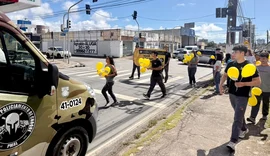 Estudantes levam mensagens de valorização da vida às ruas de Maceió