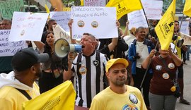 Camelôs protestam contra programa de fiscalização de prefeitura