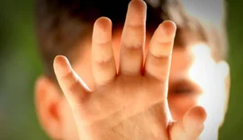 Pai é preso após espancar filho de 3 anos por urinar e defecar na roupa