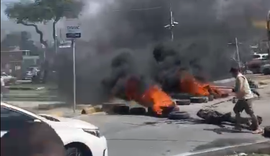 Vídeo: Moradores do Bom Parto fecham Av. Governador Afrânio Lages para cobrar auxílio-chuva