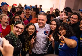 Renan Filho apresenta propostas e defende participação dos jovens nas decisões de governo