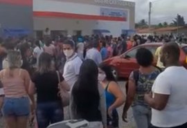 Tumulto em fila de posto de vacinação em Marechal Deodoro é provocado por falta de organização