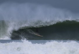 Marinha alerta sobre ondas que podem superar 3 metros de altura no litoral alagoano