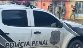 Policiais penais de Alagoas barram ônibus que transferiam presos ao presídio do Agreste