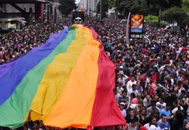 Entre LGBTs, Haddad lidera com 57% e Bolsonaro tem 29%