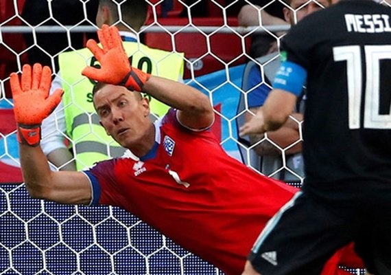 Goleiro da Islândia que defendeu pênalti de Messi é um cineasta de mão cheia
