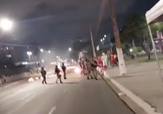 ﻿Moradores da Grota do Cigano protestam após ﻿Ação da PM durante festa para crianças