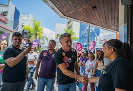 Rafael Brito e Gaby Ronalsa percorrem o Comércio defendendo requalificação