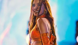Anitta revela pressão no início da carreira e “looping” de plásticas