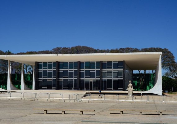 STF valida duas aposentadorias em cargos acumuláveis
