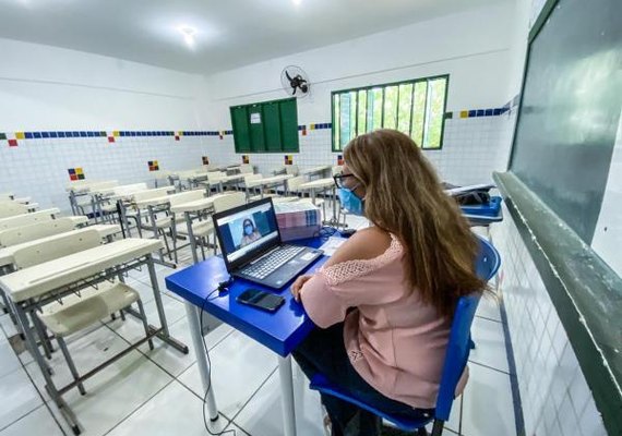 Arapiraca inicia ano letivo de forma virtual e prepara escolas para o retorno