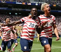 Estados Unidos vencem Austrália por 2 a 0 e avançam ao mata-mata da Copa