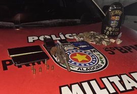 Arma e drogas são apreendidas pela PM no Agreste e na Capital