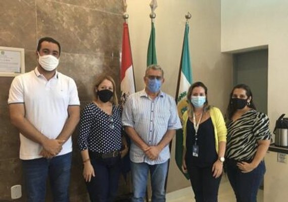 Pão de Açúcar: Prefeito se reúne com assessores e Sebrae/AL na busca de inovação