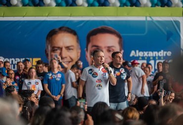 Renan Filho anuncia construção de 80 Clínicas da Família em agenda no Benedito Bentes