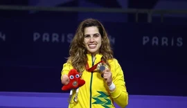 De hobby após assalto ao ouro: Carol Moura no topo do parataekwondo