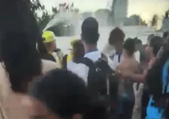 Pais denunciam spray de pimenta contra alunos na saída de escola em AL