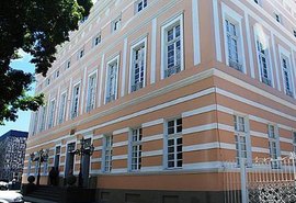 Projeto de Lei que aumenta em 40% salários dos professores é entregue na ALE