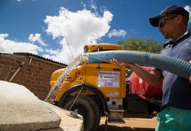 Operação Carro-Pipa é garantida após articulação da AMA e Bancada Federal