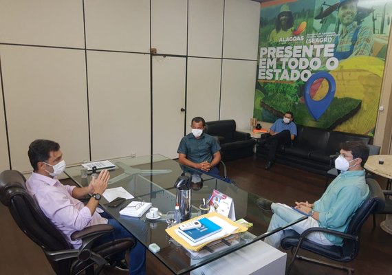 Prefeito Zé Luiz firma parceria para fortalecer agricultura em Olho D´Água