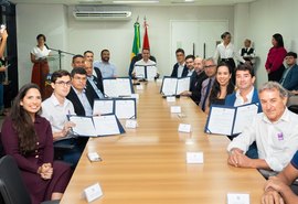 Governo concede incentivos a seis empresas que devem gerar dois mil empregos em Alagoas