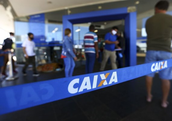 Caixa paga R$ 300 do auxílio emergencial a 1,6 milhão de beneficiários do Bolsa Família