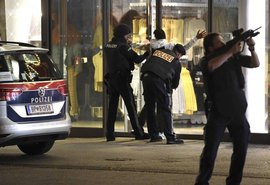 Ataque a tiros perto de sinagoga em Viena deixa três mortos