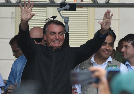 Bolsonaro: ‘Militares estão prontos para defender a pátria contra o obscurantismo’