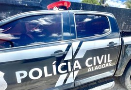 Mãe é presa por tortura após relatos de afogamento e agressões contra filhos