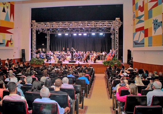 Concerto da Orquestra Filarmônica de Alagoas lota Centro de Convenções