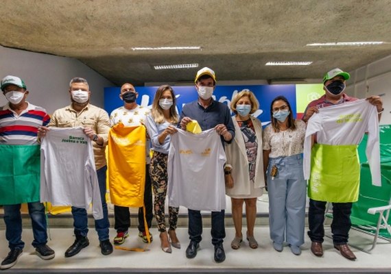 Sedetur entrega kits de praia padronizados para ambulantes da Ponta Verde