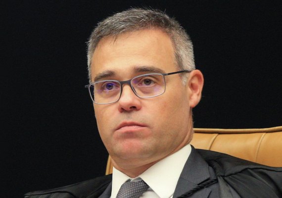 Mendonça determina soltura de ex-procurador do INSS e revoga tornozeleira de ex-ministro de Bolsonaro