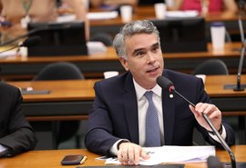 Rafael Brito aprova projeto que beneficia pessoas em tratamento do câncer