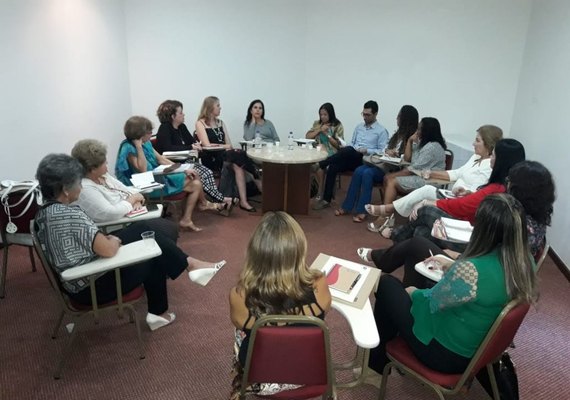 Gestores de secretarias discutem criação de rede colaborativa