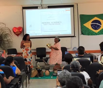 Vídeo de idosa de 70 anos apresentando TCC viraliza na internet