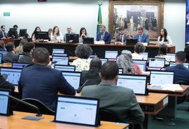 CCJ da Câmara adia análise da PEC que propõe redução da maioridade penal