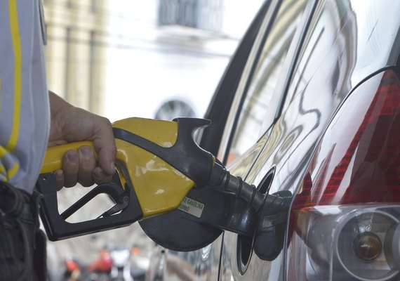 Preço da gasolina caiu 3,74% em agosto; litro do etanol está abaixo de R$ 4