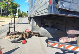 Colisão traseira deixa motorista ferido na AL-101 Norte