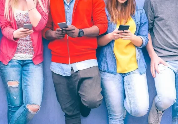 Por que redes sociais viciam e como recuperar equilíbrio no dia a dia