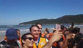 Bolsonaro provoca aglomeração no litoral de SP