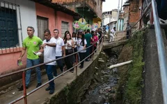 Rafael Brito percorre a Grota das Piabas e propõe melhorias na limpeza da cidade