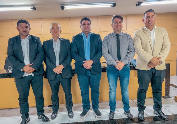 Cumprindo decisão do TJ, Câmara de Arapiraca elege nova Mesa Diretoria