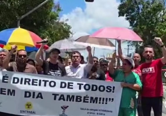 Profissionais do Hospital Veredas bloqueiam parte de via em protesto contra salários atrasados