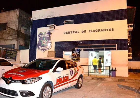 Homem é preso após usar  máquina de choque na esposa e atacar pai com facão