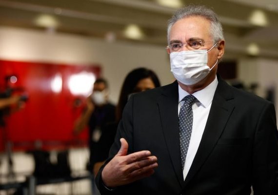 Renan Calheiros se emociona em debate com estudantes de Direito da PUC-SP
