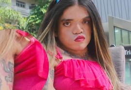 Convidada de Carlinhos Maia chama atenção com suástica tatuada: 'Propositalmente'
