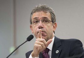 Ministro da Saúde nega irregularidades na pasta